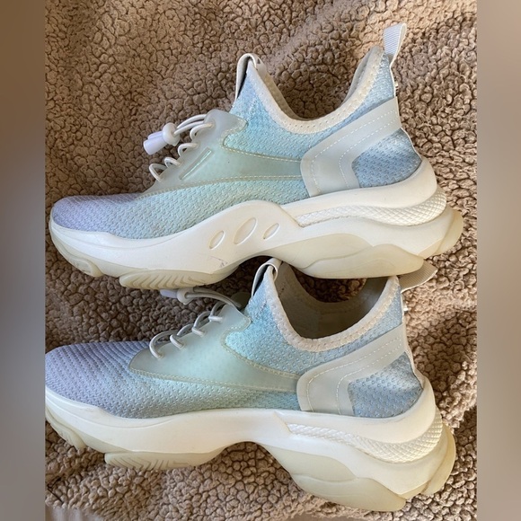 Steve Madden Myle NY 90 Iridescent Blue Multicolor Sneakers, Size 8 Medium - Picture 4 of 11